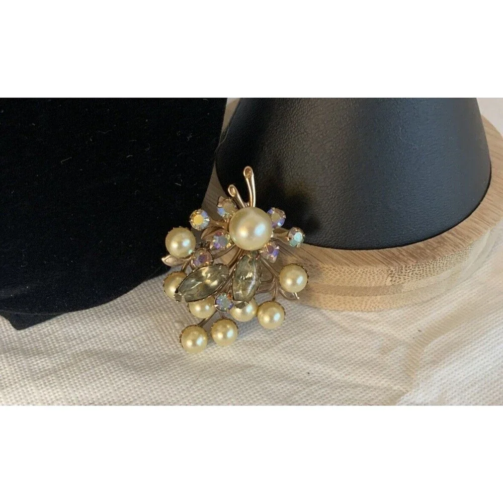 Vintage Brooch Unbranded Pearl Look Gold Toned Flower with Stem Pin irridescent